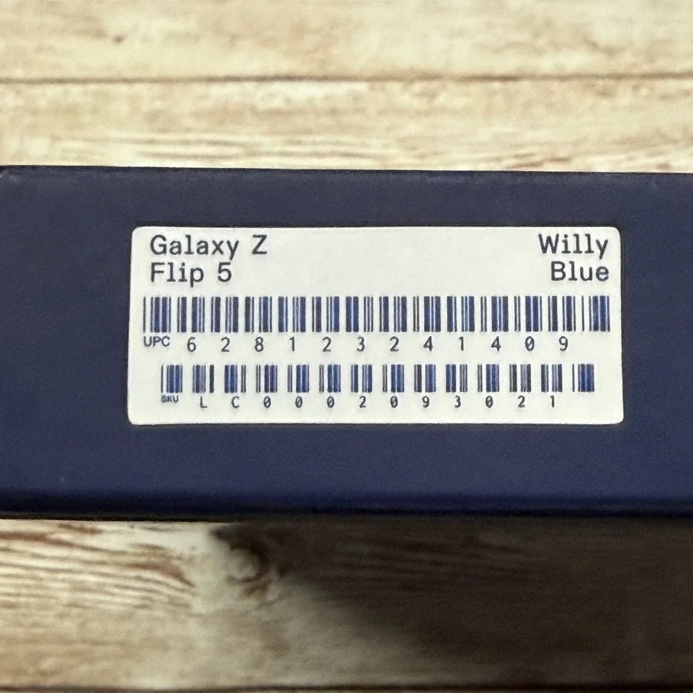 Latercase Galaxy Z Flip 5 Willy Blue‎ Phone Case Impossibly Thin New Open Box